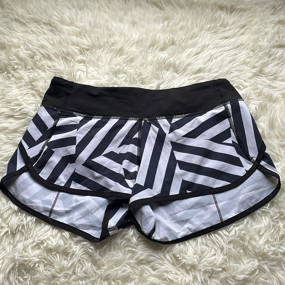 Lululemon Speed Shorts 6 Which Way Sway